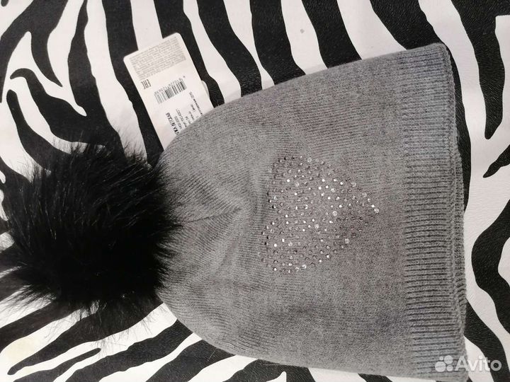 Шапка на девочку с пумпоном (новая)