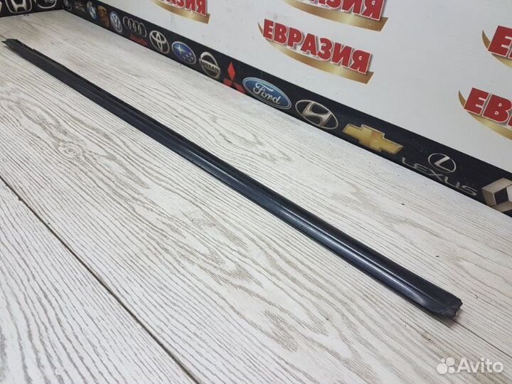 Молдинг стекла передний левый Kia Rio DC 2001