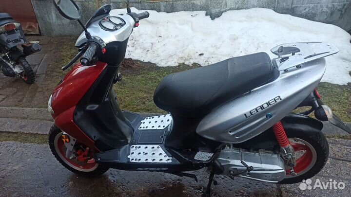 Скутер stels leader