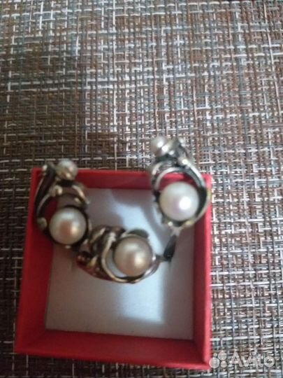 Красивый женский комплект.с жемчугом