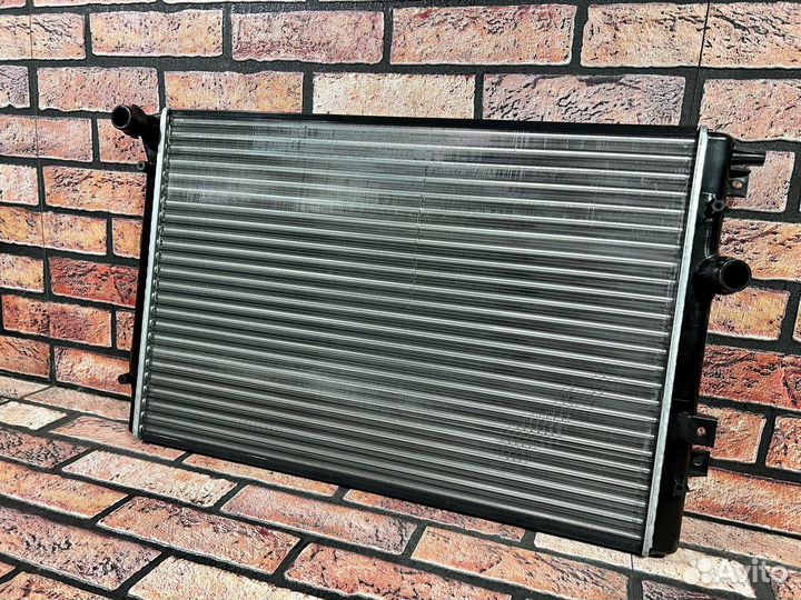 Радиатор охлаждения volkswagen Tiguan 1.4-2.0
