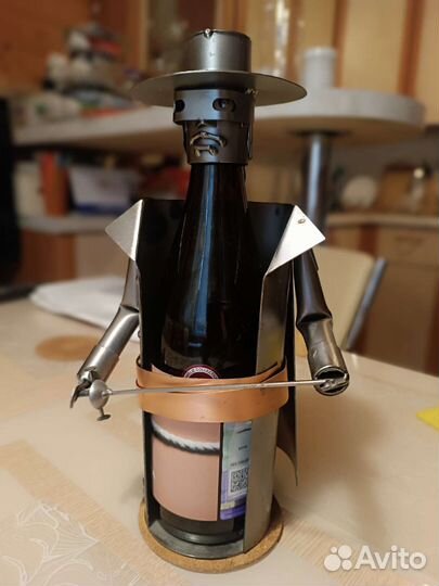 Декоративная подставка для бутылки в виде Зорро