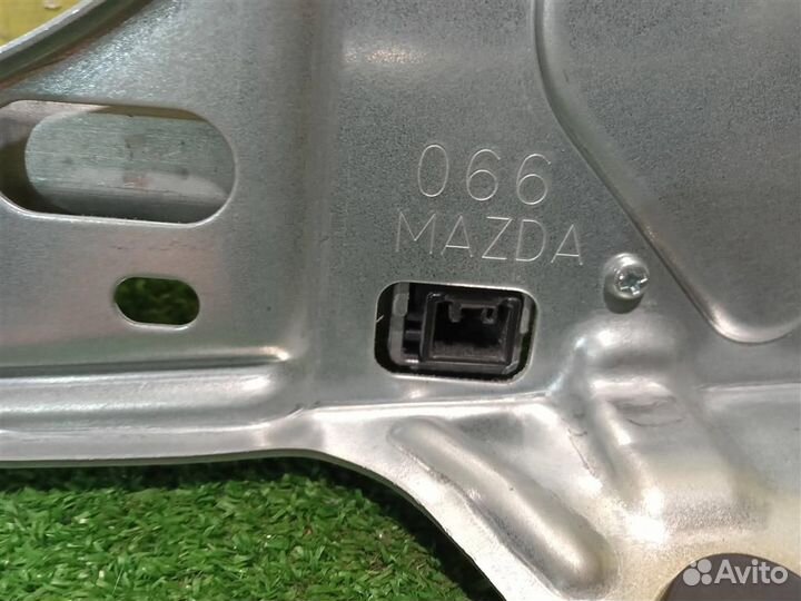 Моторчик стеклоочистителя задний Mazda 3 BP 2018