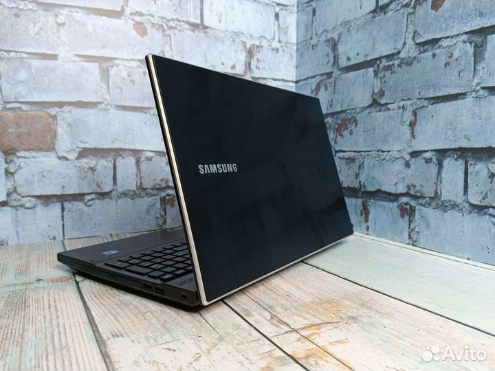 Игровой ноутбук Samsung i5/2видеокарты/8Gb/SSD