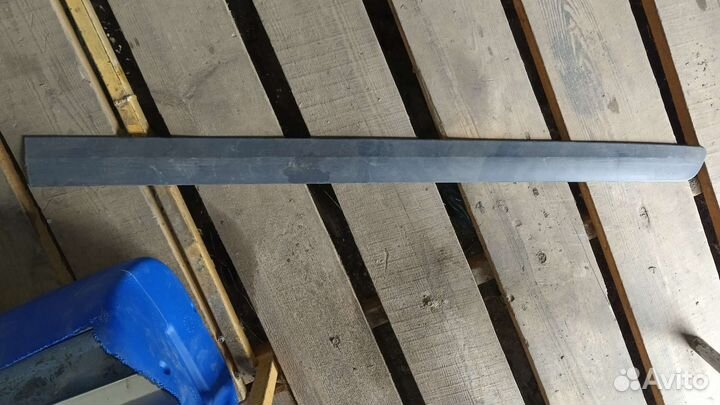 Молдинг передней правой двери Гранта