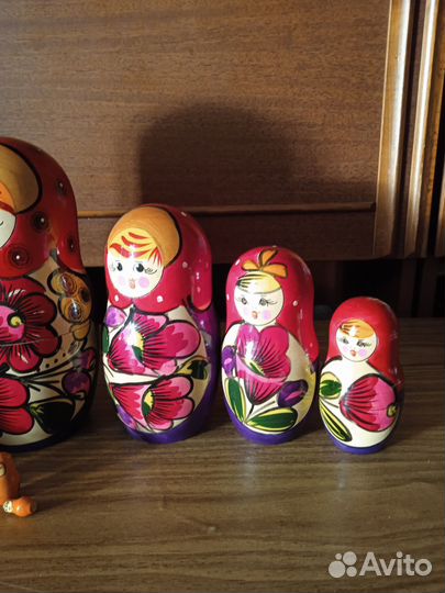 Глобус. Цветы, матрёшки