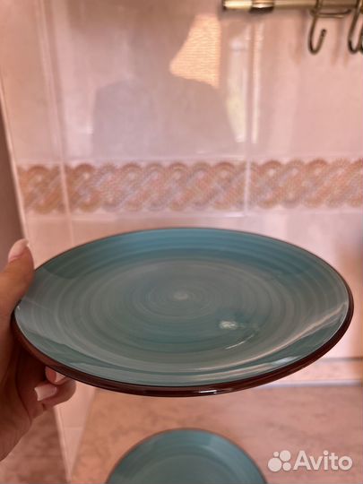 Набор из четырех тарелок,совершенно новый