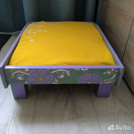 Лежанка для питомца ручной работы