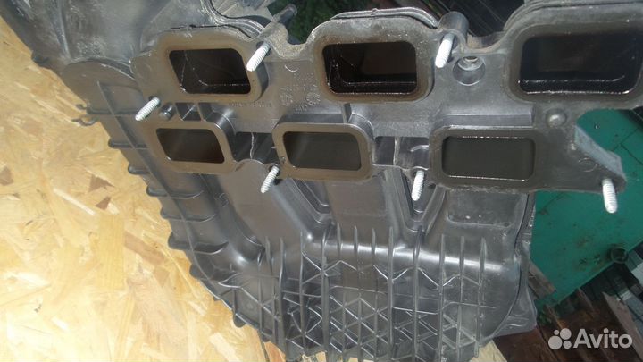 Впускной коллектор Dodge Challenger LC