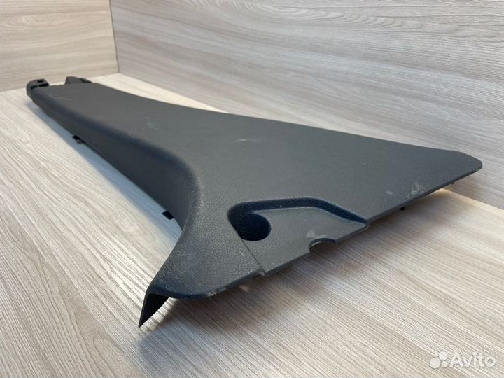 Обшивка средней стойки левая LADA X-Ray