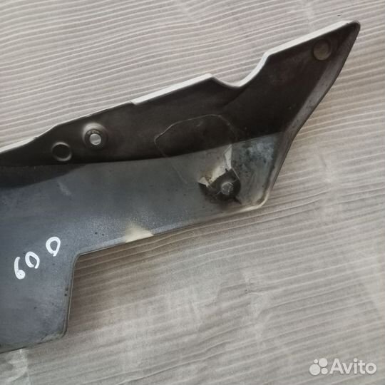 Пластик плуга правый Suzuki gsxr 600/750 11-16