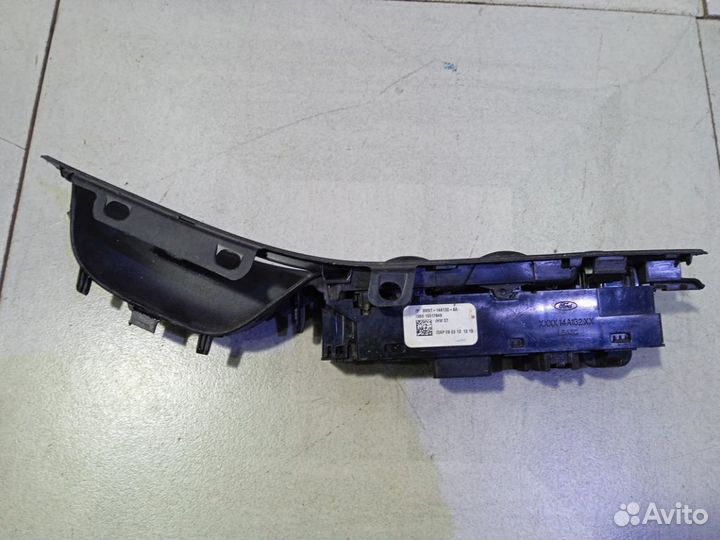 Блок управления стеклоподъемниками и зеркалами