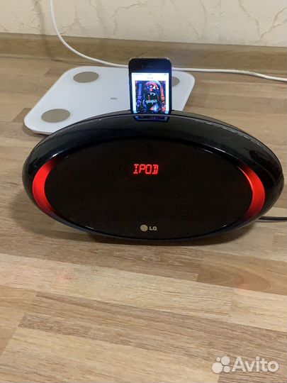 Могнитола LG PC12 станция iPhone / iPod