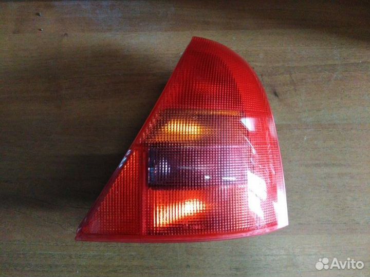 Фонарь внешний задний правый Renault Clio 2001