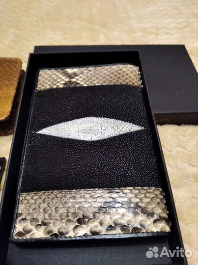 Барсетка, обложка и ремни. Экзотическая кожа