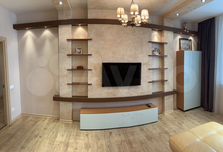 2-к. квартира, 72 м², 8/16 эт.