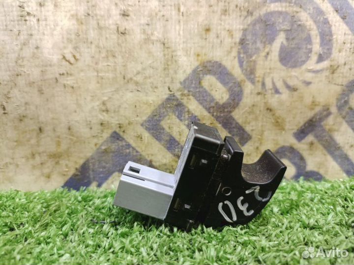 Кнопка стеклоподъемника задняя левая Volkswagen