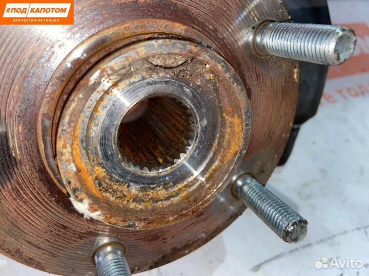 Кулак передний левый Mitsubishi Outlander