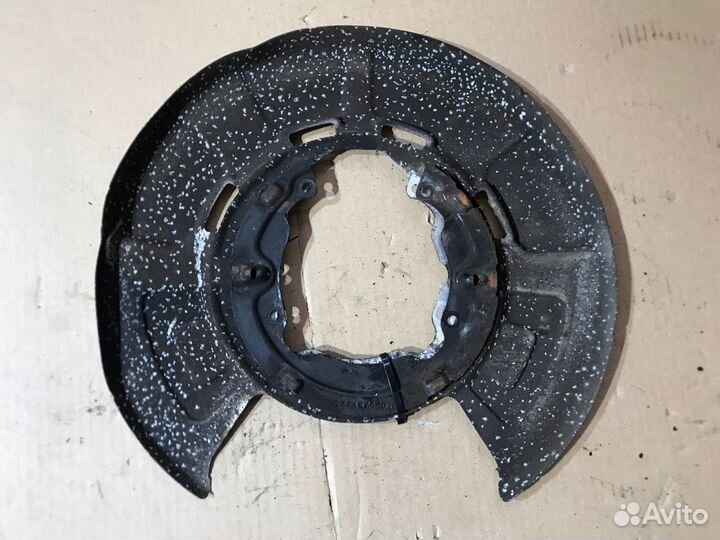 Кожух тормозного диска Bmw X5 E70 N55B30 2011