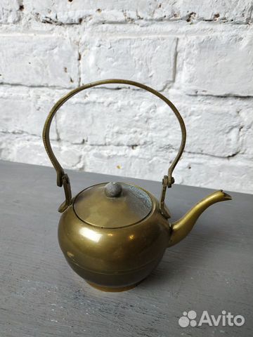 Старинный круглый чайник из латуни
