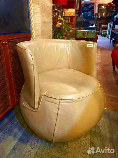 Кресло круглое из кожи