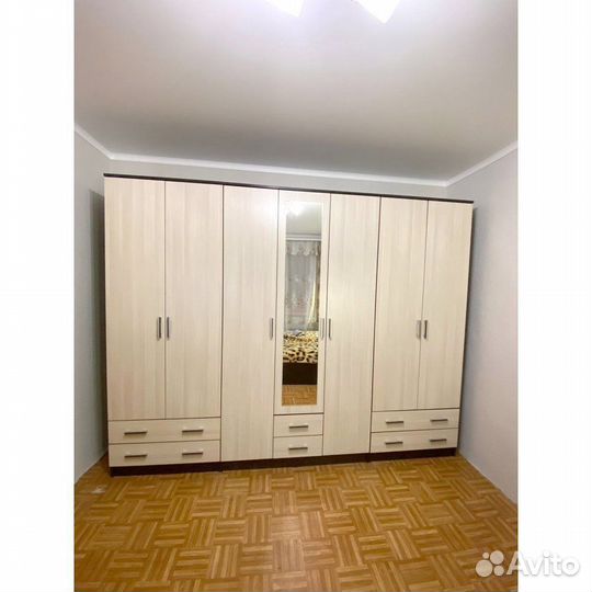 Шкаф трехстворчатый Трио 2