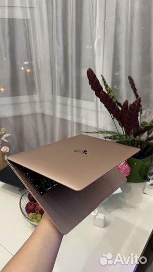 Macbook air 2020 i3 8 256