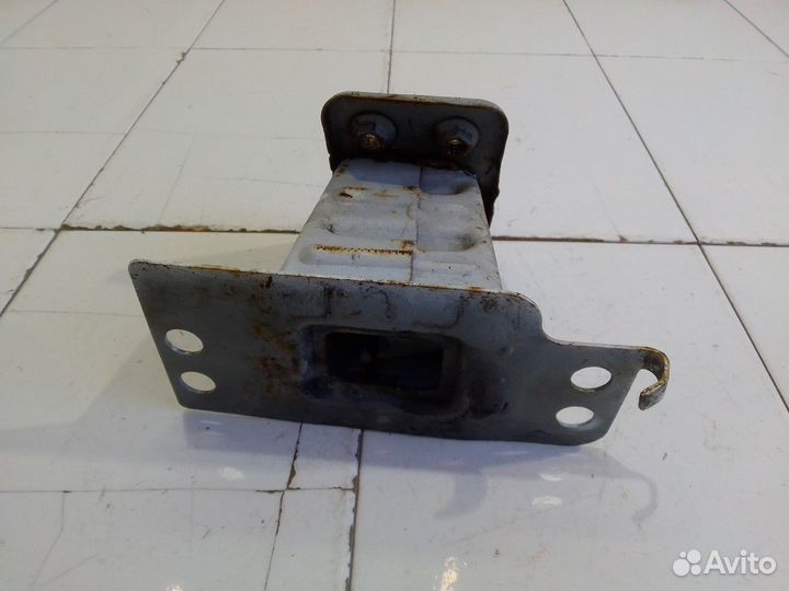Кронштейн усилителя переднего бампера левый