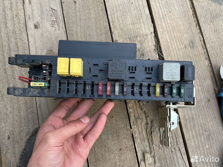 Блок предохранителей SAM на Мерседес w203