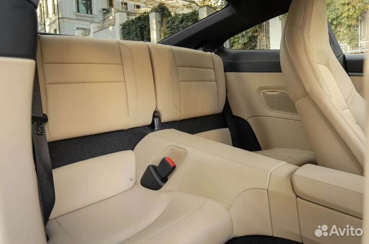 Аpенда спорткара Porsche 911 Carrera 4