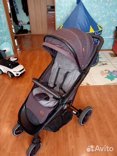 Продам прогулочную коляску BabyZz всесезонную