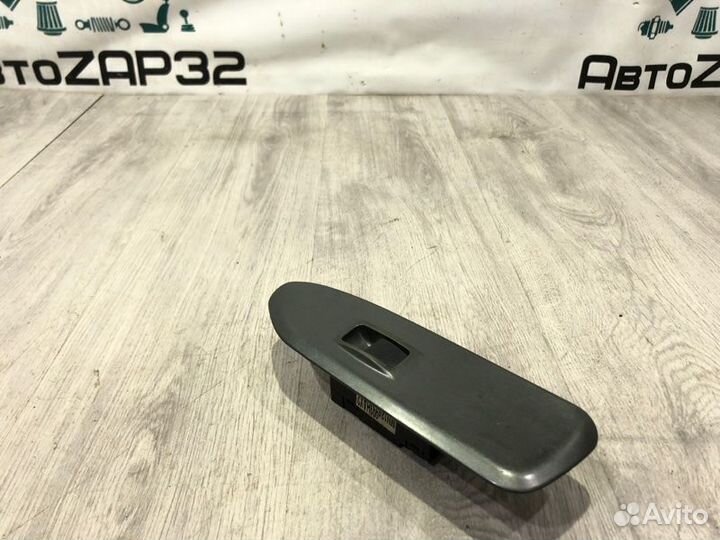 Кнопка стеклоподьёмника передняя правая Mitsubishi