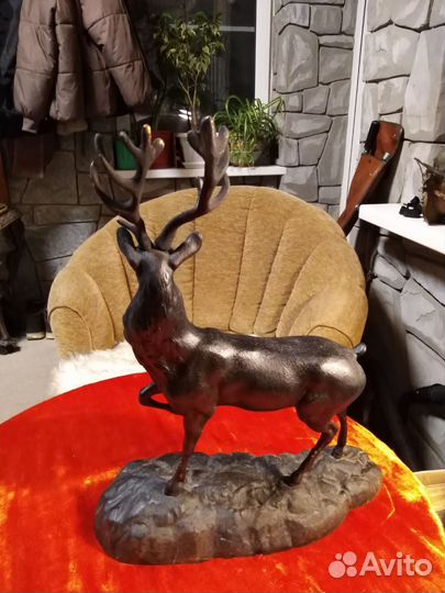 Статуэтка олень