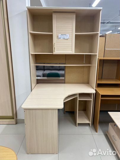 Стол с надстройкой 