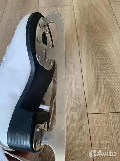 Коньки фигурные 36 размер