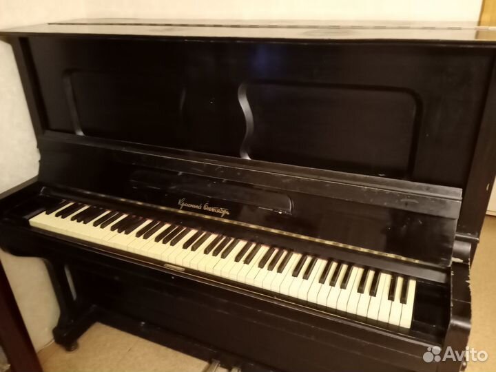Пианино Красный октябрь