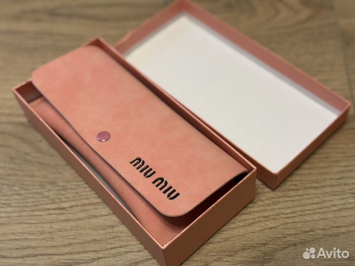 Солнцезащитные очки miu miu