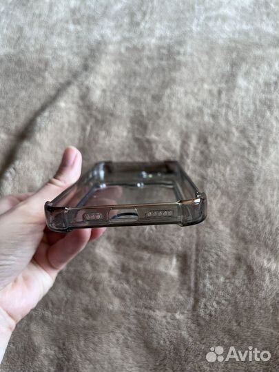 Чехол на iPhone 13 с карманом для карт