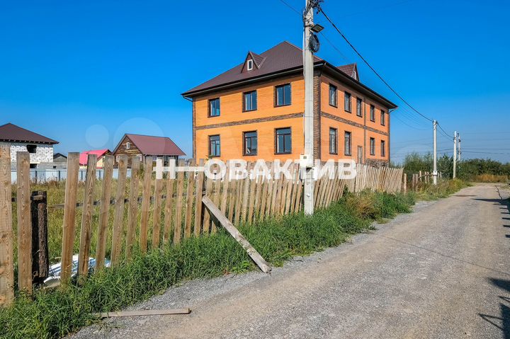 Дом 789 м² на участке 25 сот.