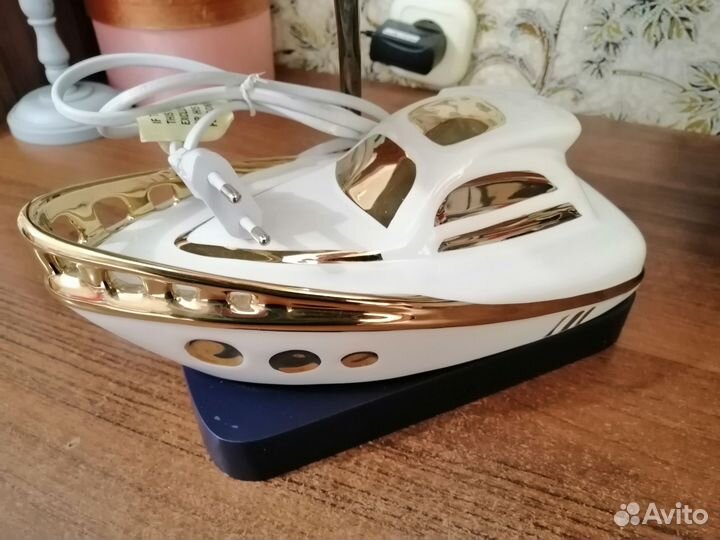 Настольная лампа