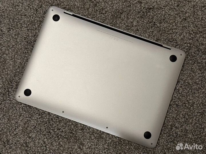 Apple macbook pro 2017 8/128 GB