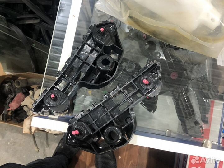 Замок бампера camry 70