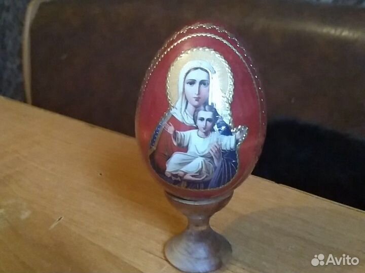 Яйцо деревянное с иконой на подставке