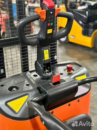 Самоходный штабелер noblelift PSE15-C (новинка)