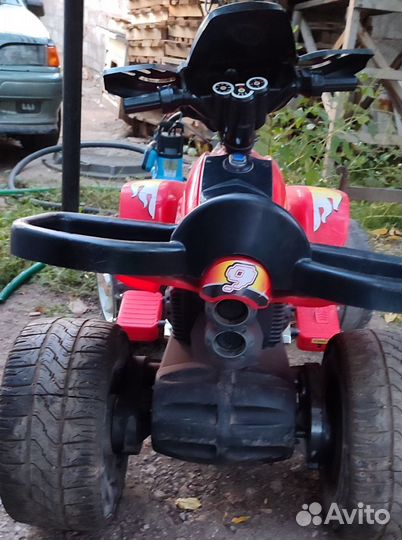 Детский квадроцикл на аккумуляторе