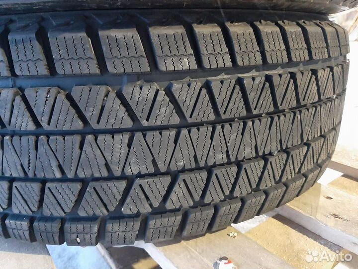 Bridgestone Blizzak DM-V3 235/65 R17