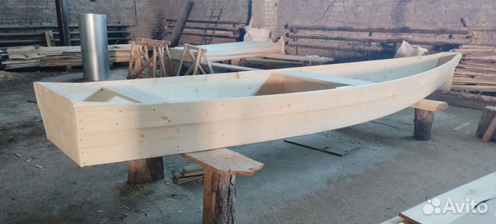 Лодка деревянная