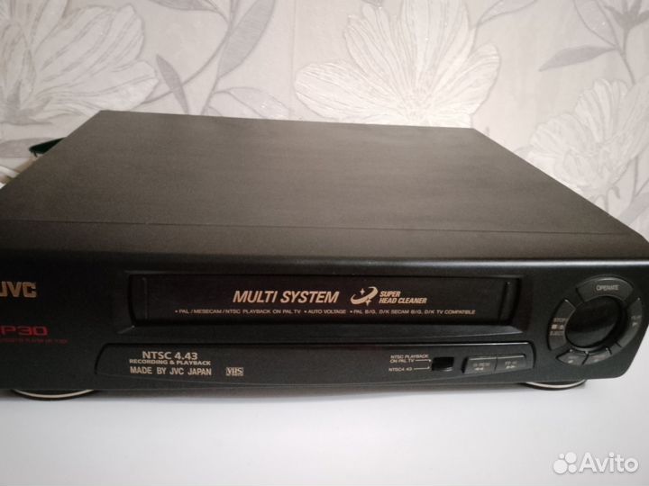 Видеомагнитофон кассетный JVC-P30