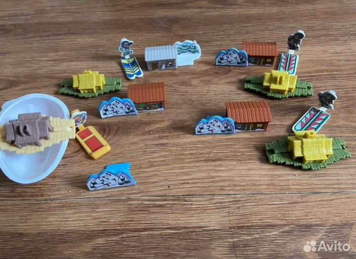 Игрушки-фигурки из Киндера разные