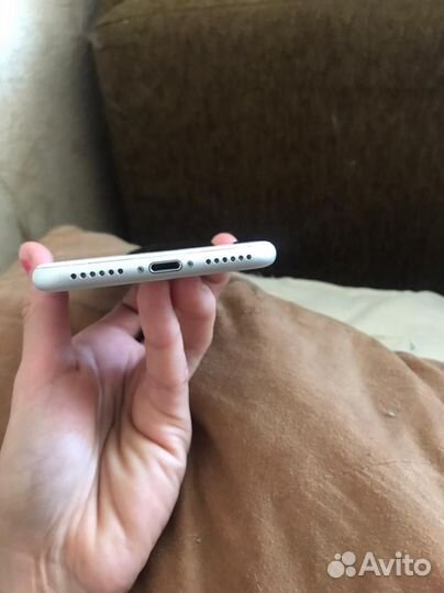 Телефон iPhone 8